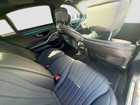 Used 2022 Mercedes-Benz S 580 4MATIC Sedan w/ AMG Line Package image 27