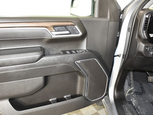 Used 2025 Chevrolet Silverado 1500 LT image 38