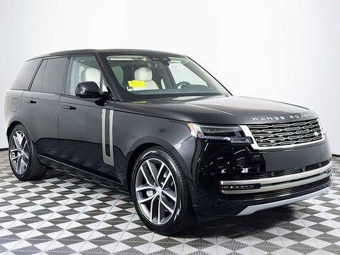 New 2025 Land Rover Range Rover SE image 3