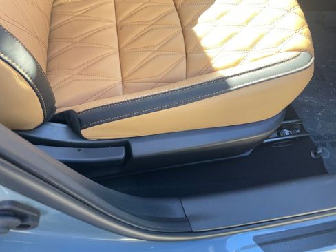 Used 2025 Nissan Sentra SV w/ SV Premium Package image 30