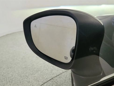 Used 2023 Chrysler Pacifica Touring-L FWD image 23