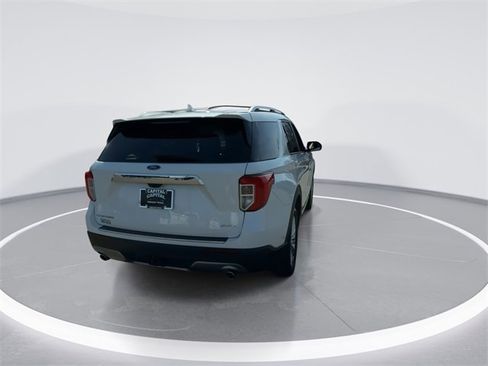 Used 2022 Ford Explorer Limited w/ Limited Technology Package image 7