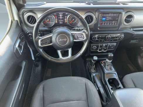 Used 2020 Jeep Wrangler Unlimited Sahara image 25