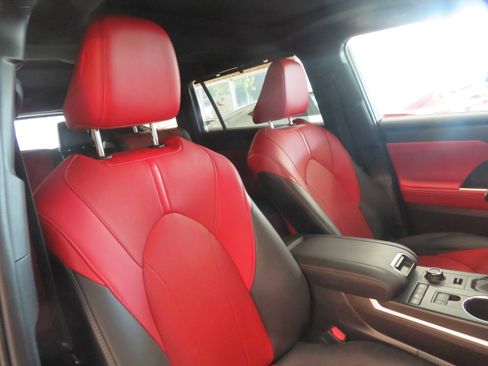 Used 2021 Toyota Highlander XSE image 32