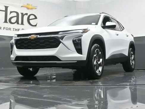 Used 2025 Chevrolet Trax LT w/ LT Convenience Package image 34