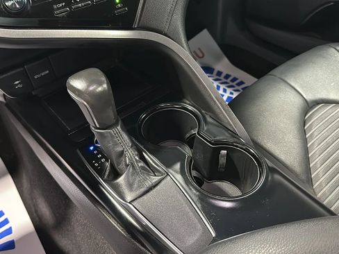 Used 2019 Toyota Camry SE w/ Carpet Mat Package FWD image 24