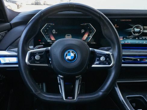 Used 2023 BMW i7 xDrive60 AWD/4WD image 18