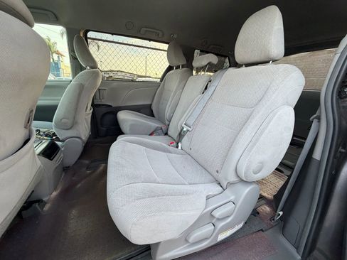 Used 2015 Toyota Sienna LE image 10