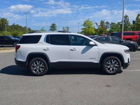 Used 2023 GMC Acadia SLE w/ Driver Convenience Package FWD image 3