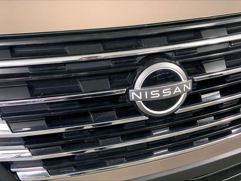 Used 2025 Nissan Rogue SV image 28