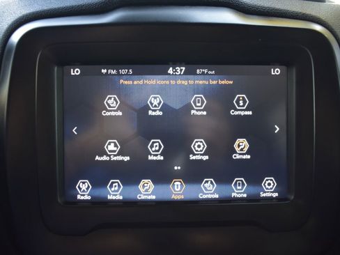 Used 2018 Jeep Renegade Latitude w/ Cold Weather Group image 18