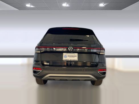 New 2026 Volkswagen Taos SE image 10