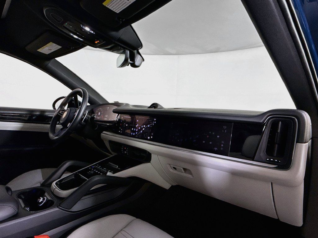 Certified 2026 Porsche Cayenne S AWD/4WD image 17