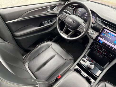 Used 2023 Jeep Grand Cherokee Limited image 20