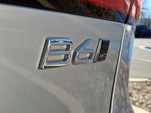 Used 2025 Volvo V90 B6 Cross Country Plus w/ Protection Package Premier image 32