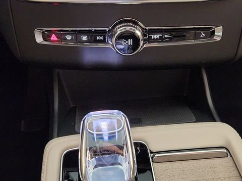 New 2026 Volvo XC90 B6 Plus w/ Protection Package Premier AWD/4WD image 19