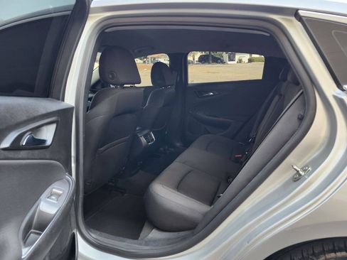 Used 2021 Chevrolet Malibu LT FWD image 5