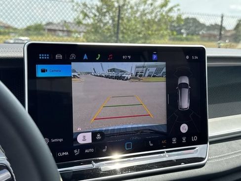 Used 2025 Volkswagen Tiguan SE FWD image 18