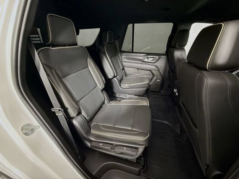 Used 2022 GMC Yukon SLT w/ SLT Luxury Package RWD image 28