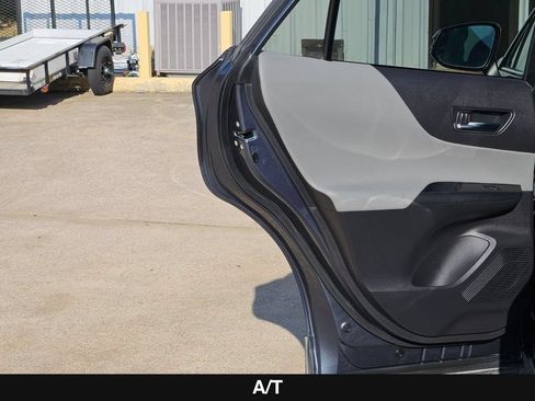 Used 2023 Toyota Venza LE AWD/4WD image 18