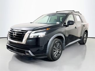 Used 2022 Nissan Pathfinder SV w/ SV Premium Package video 3