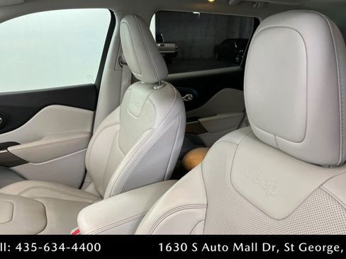 Used 2019 Jeep Cherokee Limited w/ Luxury Group AWD/4WD image 16