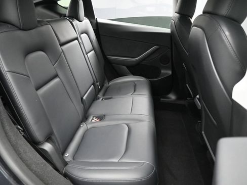 Used 2024 Tesla Model Y 2WD image 35