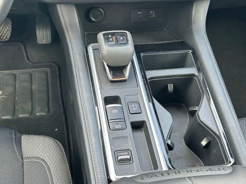 Used 2025 Nissan Pathfinder SV FWD image 19