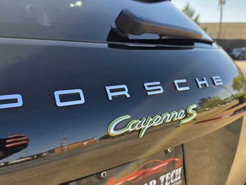 Used 2017 Porsche Cayenne S Platinum w/ Premium Package (PJW) AWD/4WD image 13