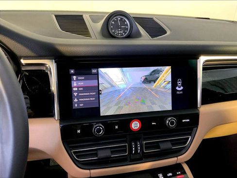 Certified 2026 Porsche Macan AWD/4WD image 31