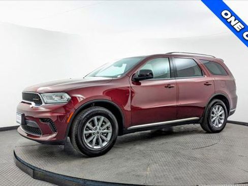Used 2023 Dodge Durango SXT image 2