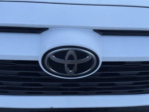 Used 2021 Toyota RAV4 LE AWD/4WD image 4