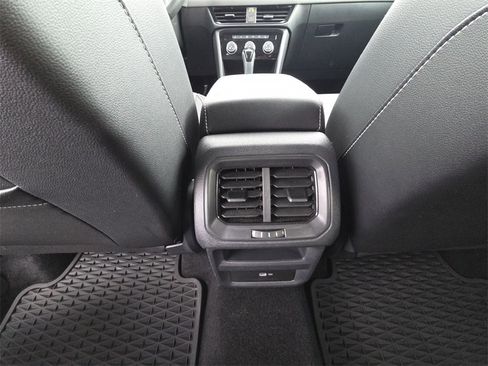 Used 2023 Volkswagen Taos SE image 30