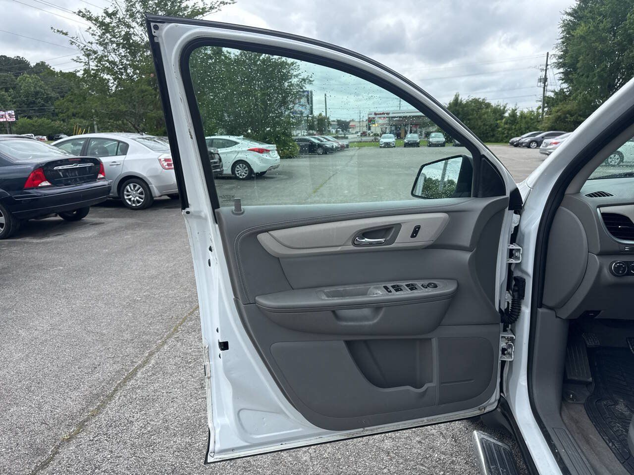 Used 2016 Chevrolet Traverse LS FWD image 13
