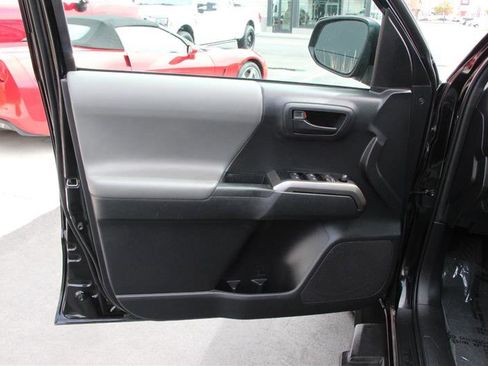 Used 2022 Toyota Tacoma SR5 w/ Technology Package image 17