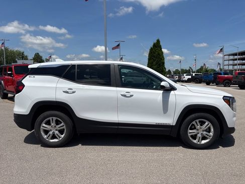 Used 2024 GMC Terrain SLE AWD/4WD image 6