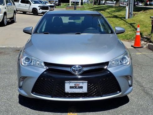 Used 2015 Toyota Camry SE FWD image 2