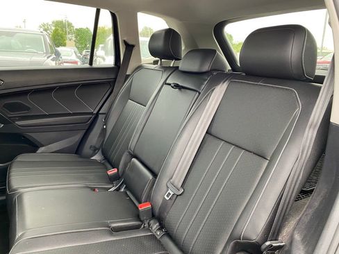 Used 2022 Volkswagen Tiguan SE w/ Panoramic Sunroof Package AWD/4WD image 19