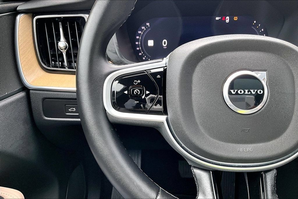 Certified 2026 Volvo XC60 B5 Plus AWD/4WD image 26