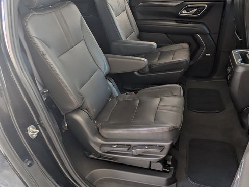 Used 2021 Chevrolet Suburban RST w/ Luxury Package image 21