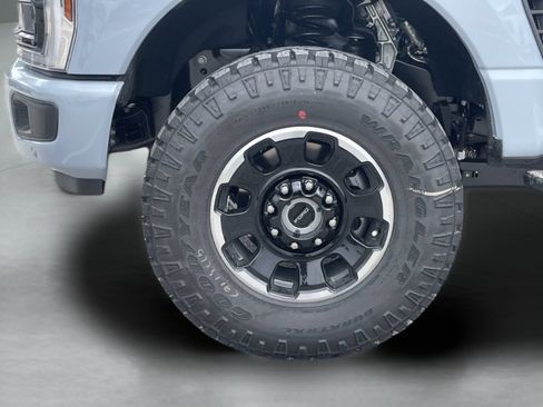 New 2026 Ford F350 Platinum w/ Tremor Off-Road Package AWD/4WD image 37