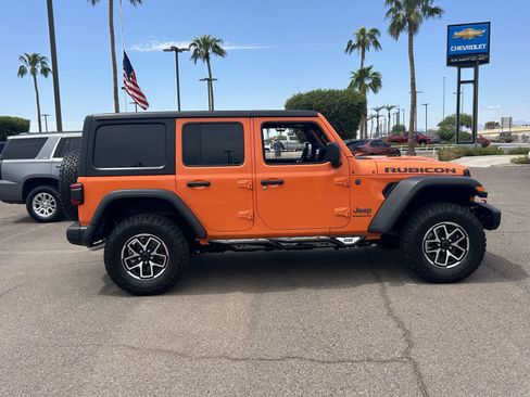 Used 2025 Jeep Wrangler Unlimited Rubicon w/ Steel Bumper Group AWD/4WD image 7
