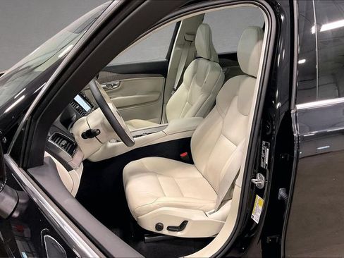 Used 2024 Volvo XC90 B6 Plus w/ Protection Package Premier AWD/4WD image 21