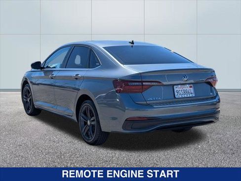 Certified 2023 Volkswagen Jetta SE w/ Panoramic Sunroof Package FWD image 3