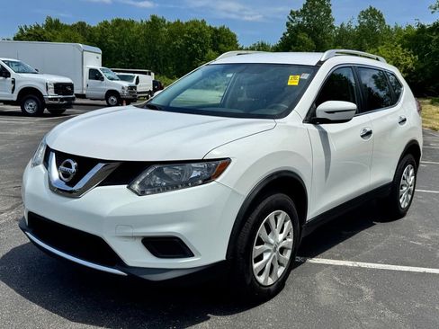 Used 2016 Nissan Rogue S w/ Appearance Package AWD/4WD image 3