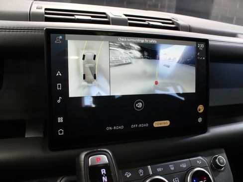 Used 2024 Land Rover Defender 110 SE image 57
