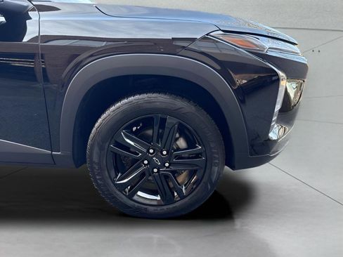 Used 2024 Chevrolet Trax ACTIV w/ Sunroof Package image 2