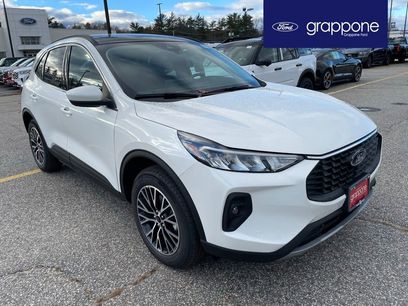 New 2026 Ford Escape SE w/ Class II Trailer Tow Package