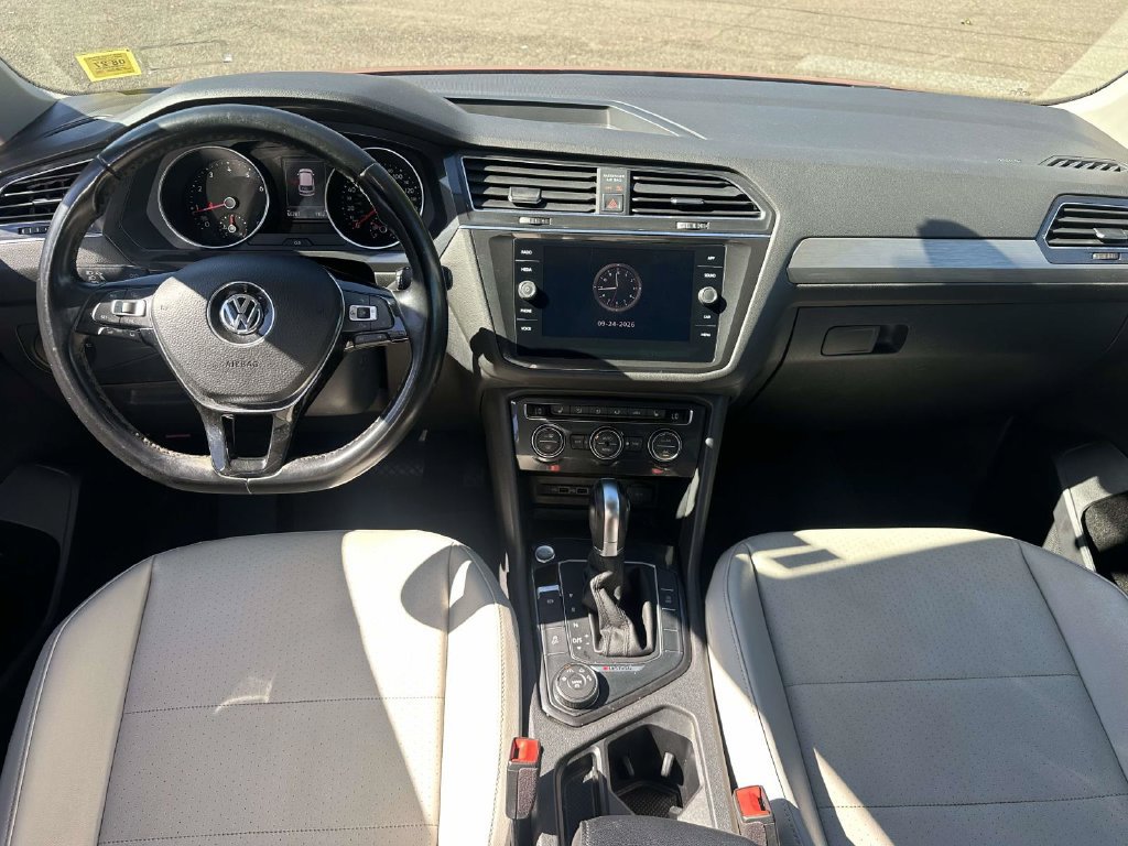Used 2018 Volkswagen Tiguan SE w/ Panoramic Sunroof Package AWD/4WD image 16
