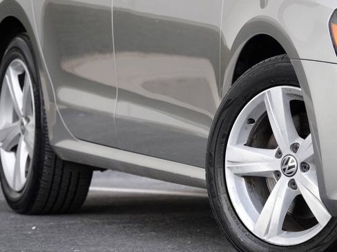Used 2012 Volkswagen Passat TDI SE FWD image 31